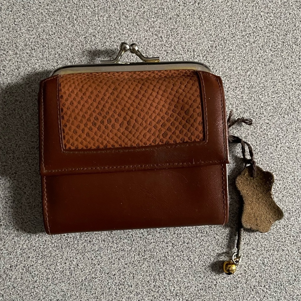 Vintage Avon Rich Brown Leather Wallet